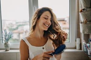 La falta de biotina puede generar debilitamiento del cabello y pérdida de bello corporal