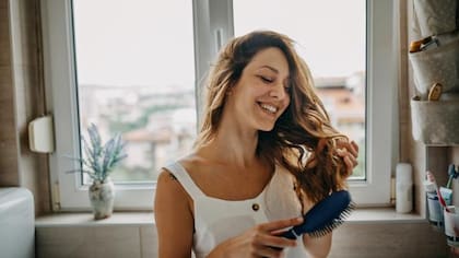 La falta de biotina puede generar debilitamiento del cabello y pérdida de bello corporal
Foto: iStock