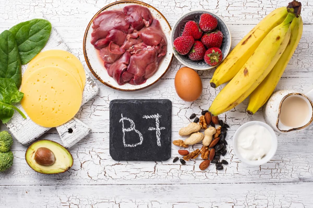 La falta de biotina puede generar debilitamiento del cabello y pérdida de bello corporal