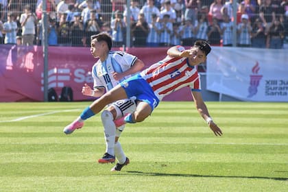 La falta de Ian Subiabre ante Thiago Fernández