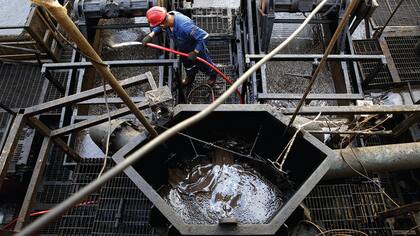 La falta de inversión ha reducido la producción de la estatal venezolana PDVSA.