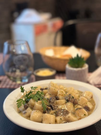 La fama de sus pastas creció gracias al boca a boca en San Martín de los Andes hasta convertirse en un secreto a voces.