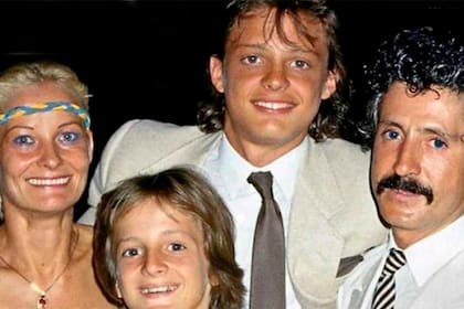 Una biografía sobre el padre de Luis Miguel revela que datos desconocidos de su muerte - LA NACION
