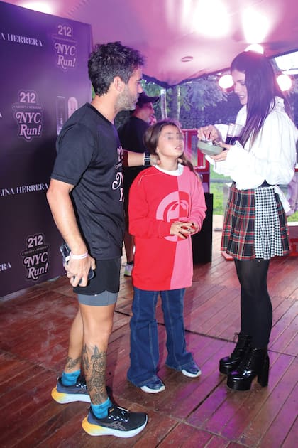 La familia al completo. La cantante acudió al evento con su hija mayor, Rufi, para apoyar a su ex durante una maratón.