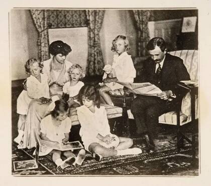 La familia, aquí en el exilio en la década de 1920, nunca dudó de que las joyas le pertenecieran