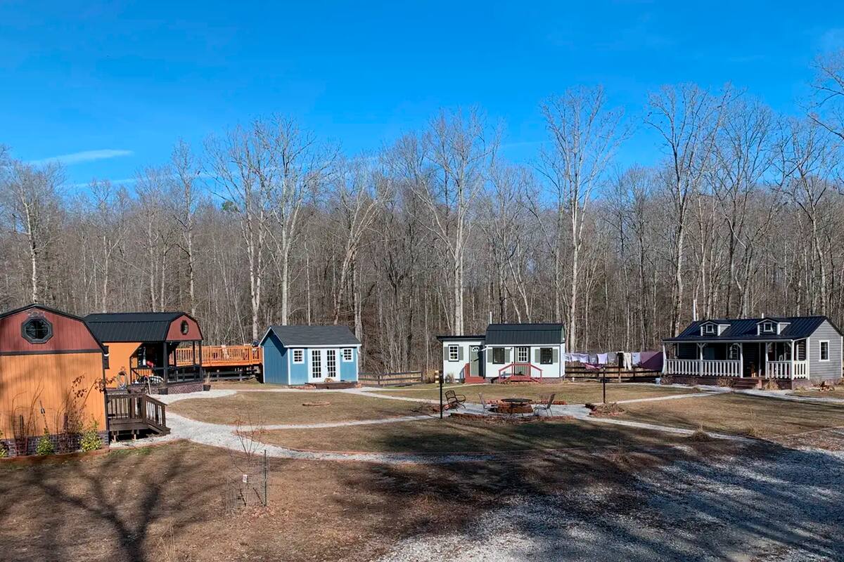 La familia Brinks vive en Kentucky, Estados Unidos. En 2015, comenzaron un peculiar proyecto inmobiliario que hoy causa furor en TikTok