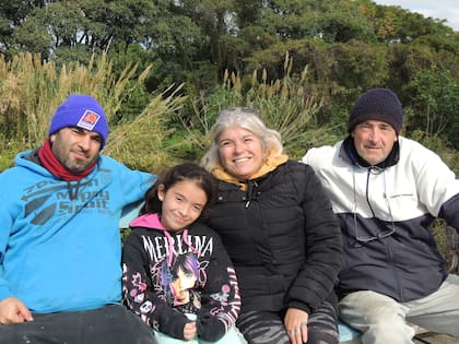 La familia Colussi, todos pescadores (Jazmín aun está aprendiendo).