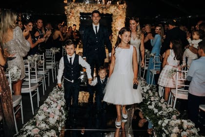 La familia completa desfiló delante de los invitados