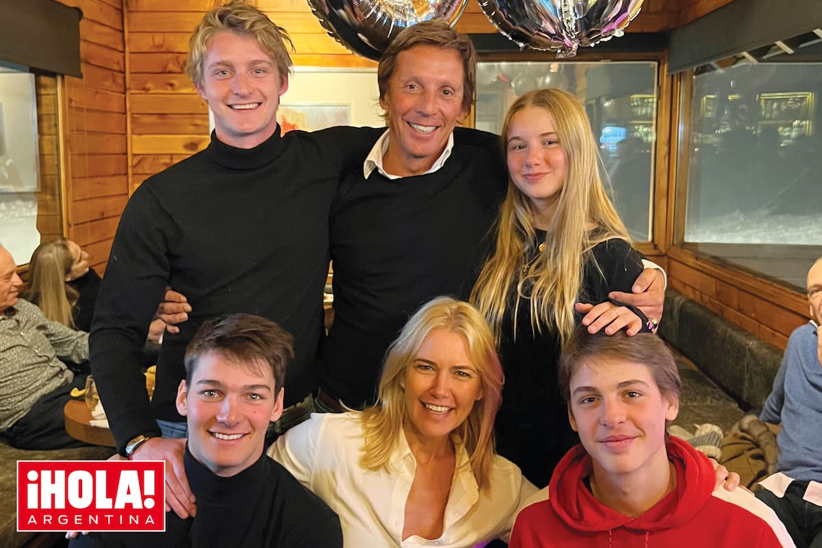 La familia completa en Chapelco: Balthazar, Alejandro, Taína, Tiziano, Valeria y Benicio.