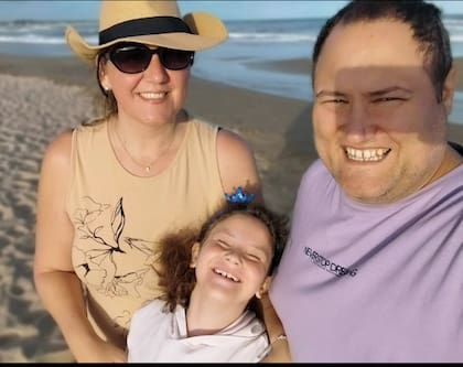 La familia completa: Pedro, Natalia y Joaquina.