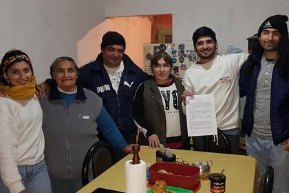 La Familia Cordero está reconstruyendo su casa tras un incendio