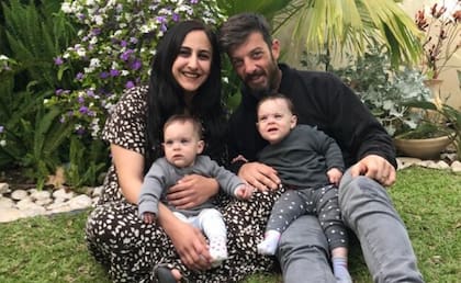 La familia Cunio. Sharon y David, Emma y Yuli