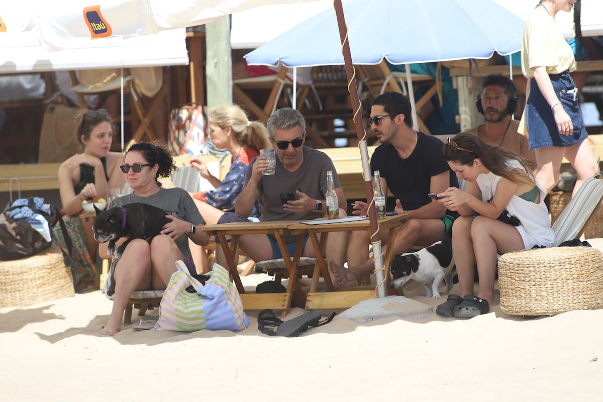 La familia Darín, de vacaciones, entre charlas, caminatas y unas cervezas bien frías