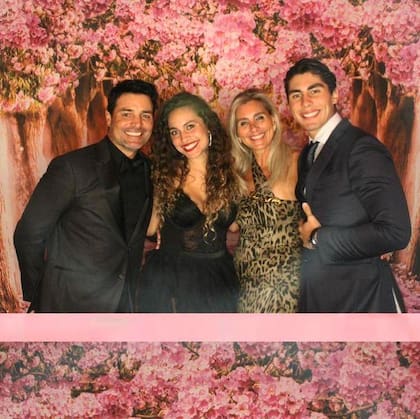 La familia de Chayanne parece mantener una excelente relación