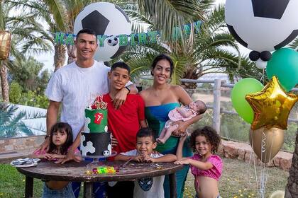 La familia de Cristiano Ronaldo y Georgina Rodríguez completa