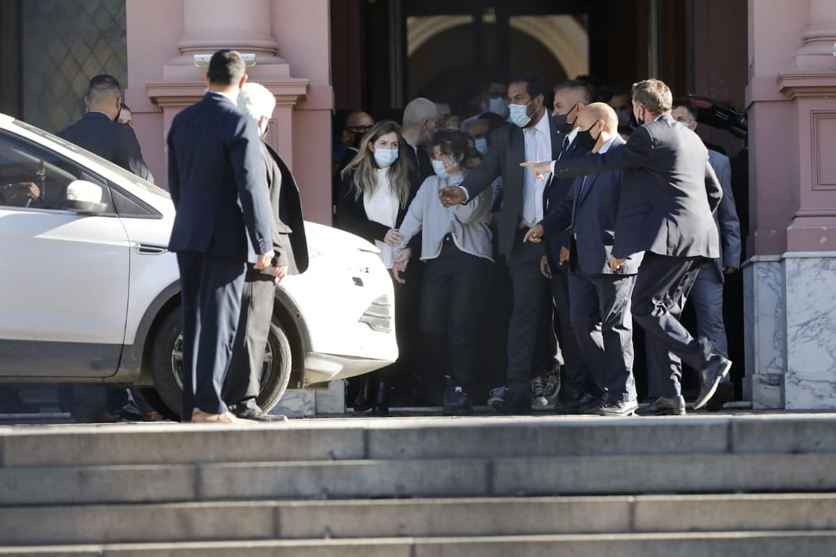 La familia de Diego Maradona se retira de Casa Rosada