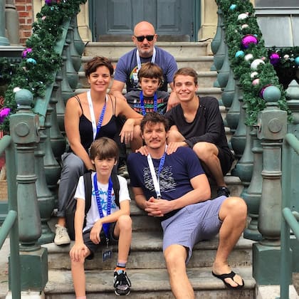 La familia de Pedro Pascal emigró cuando él tenía apenas nueve meses