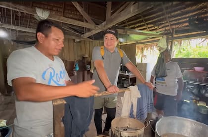 La familia de Rosa y Sixto suelen cocinar lo que cultivan en la granja y venden lo que sobra para obtener dinero