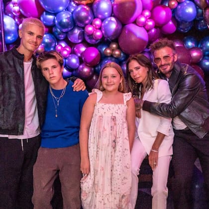 La familia de Victoria y David Beckham tienen una fortuna calculada en 450 millones de dólares (Foto: Instagram/@victoriabeckham)