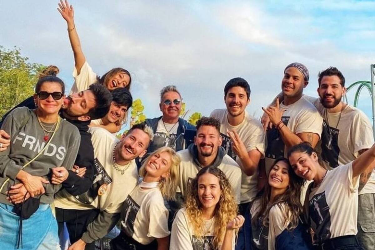 La familia del cantante decidió inscribirse en la piel el mismo término para acrecentar su sentimiento de unidad y también para expresar parte de su filosofía de vida