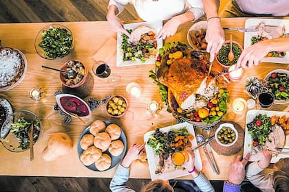 La familia desempeña un papel central en la construcción de los hábitos alimenticios