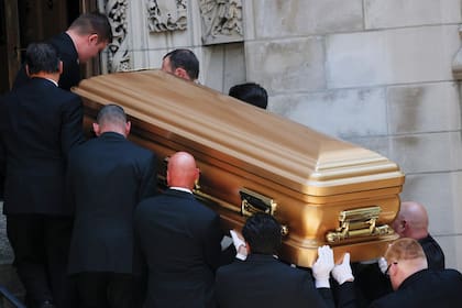 La familia eligió un cajón dorado, tan único y especial como Ivana.