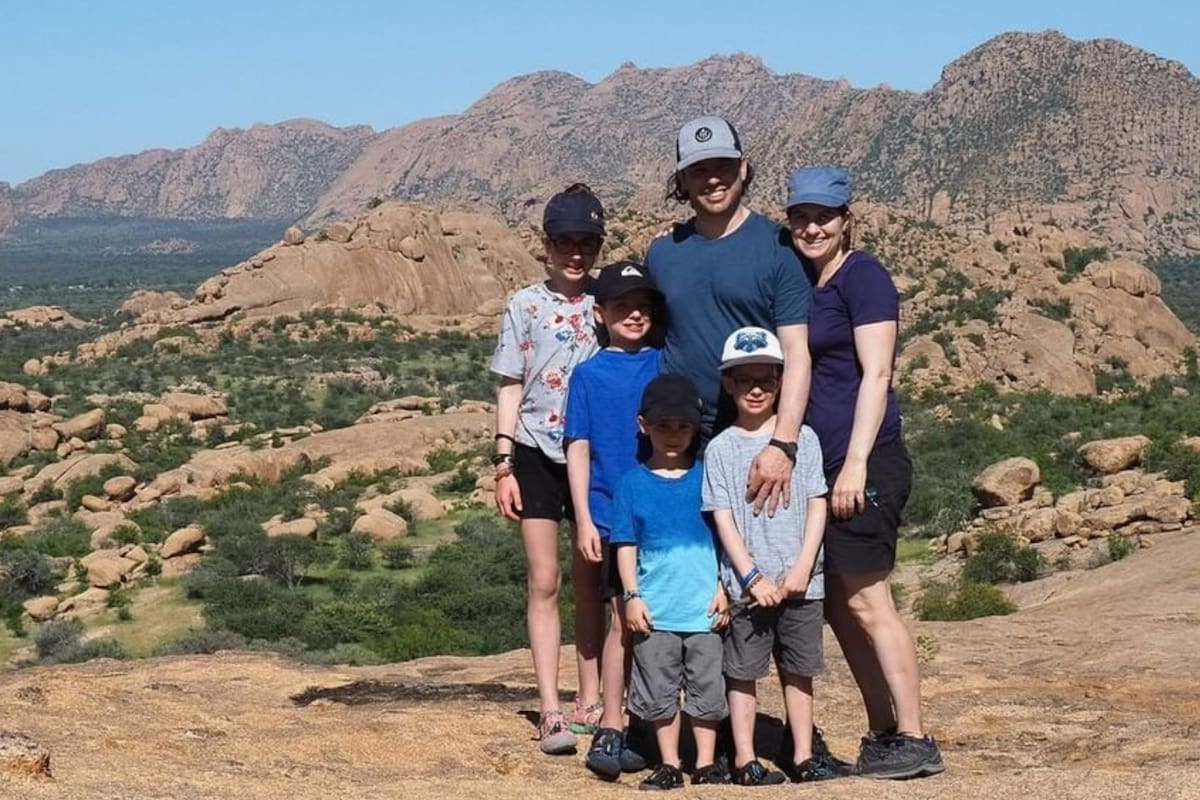 La familia emprendió un emotivo viaje por el mundo (Foto Instagram @pleinleursyeux)