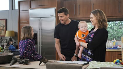 La familia en busca de Brennan y Booth, en busca de la felicidad