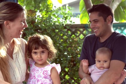 La familia en su hogar en Auckland.