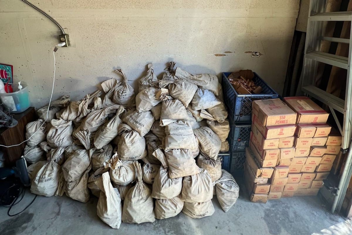 La familia encontró casi un millón de centavos en el sótano de una casa