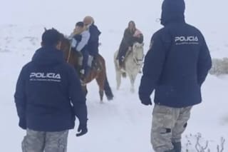Una familia quedó varada sin luz ni comida durante un temporal de nieve en Neuquén