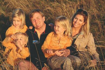 La Familia Real, a pleno: los reyes Guillermo Alejandro y Máxima junto a sus tres hijas, las princesas Amalia, Ariana y Alexia
