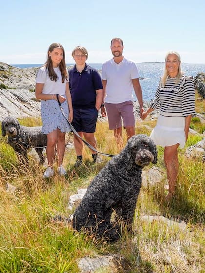 La familia real noruega en el posado de verano de 2020