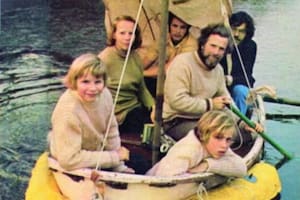 La familia Robertson sobrevivió en una pequeña balsa, que hoy se mantiene en el museo marítimo nacional de Cornwall