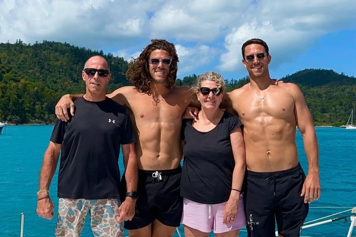 La familia Robinson, de izquierda a derecha: Martin, Callum, Debra y Jake
