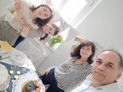 La familia Rossi, en su hogar.