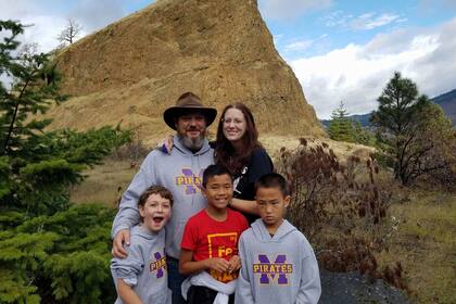 La familia vive en Carolina del Norte, pero decidió abandonar EE.UU. y mudarse a un país de África tras una oferta de trabajo y ante las medidas de Trump