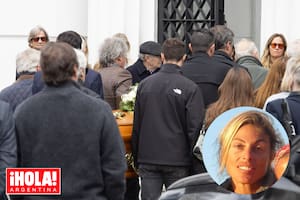 La familia y amigos de Belén Blaquier acompañan sus restos a la bóveda de la Recoleta.