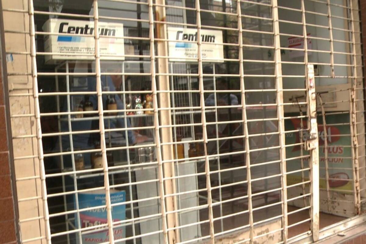 La farmacia clausurada se encuentra ubicada en la calle Ramírez de Velazco al 600