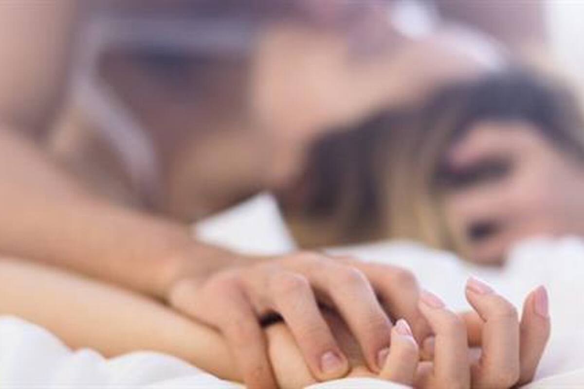 La FDA manifestó cierto optimismo ante el lanzamiento del nuevo fármaco señalando que provee a las mujeres otra opción de tratamiento contra el trastorno del deseo sexual hipoactivo.