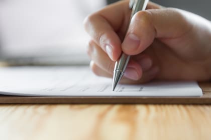La fecha de edición y la numeración deben aparecer de manera visible en todas las páginas del formulario