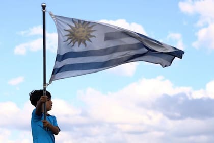 La fecha de nacimiento de Uruguay como país independiente ha sido motivo de debates a lo largo del tiempo.