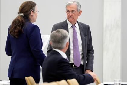 La Fed prevé dos recortes de tasas este año mientras mantiene la tasa clave sin cambios