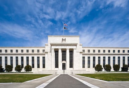 La Fed sugirió una suba de las tasas de interés a fin de año, lo que hizo que suba del riesgo país y caigan las acciones argentinas en Wall Street