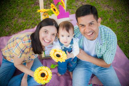 La felicidad de Carina, junto a su marido y su hija.