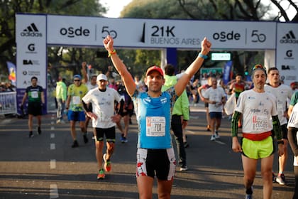La felicidad de los competidores tras atravesar la línea de llegada
