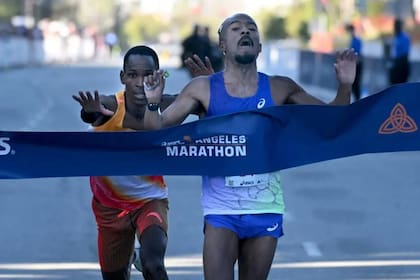 La felicidad de Nathan Martin, segundo estadounidense de la historia en ganar la Maratón de Los Ángeles