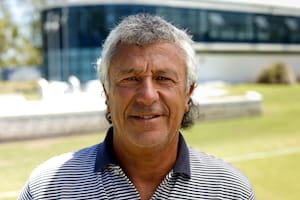 La felicidad de Pipo Gorosito, entrenador de Gimnasia y escolta del líder, Atlético Tucumán