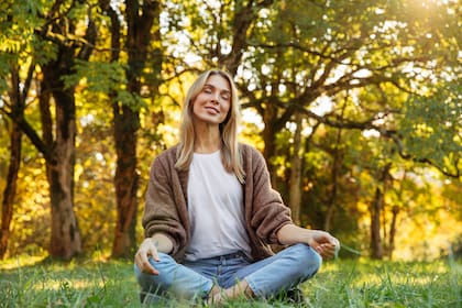 La felicidad en su tránsito incluye también la posibilidad de aceptar, sostener y elaborar la adversidad, la pérdida, los fracasos y también la muerte