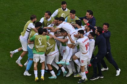 La felicidad por un triunfo de los iraníes generó una grieta con la gente de su país, que en medio del conflicto social perdió entusiasmo por el deporte.